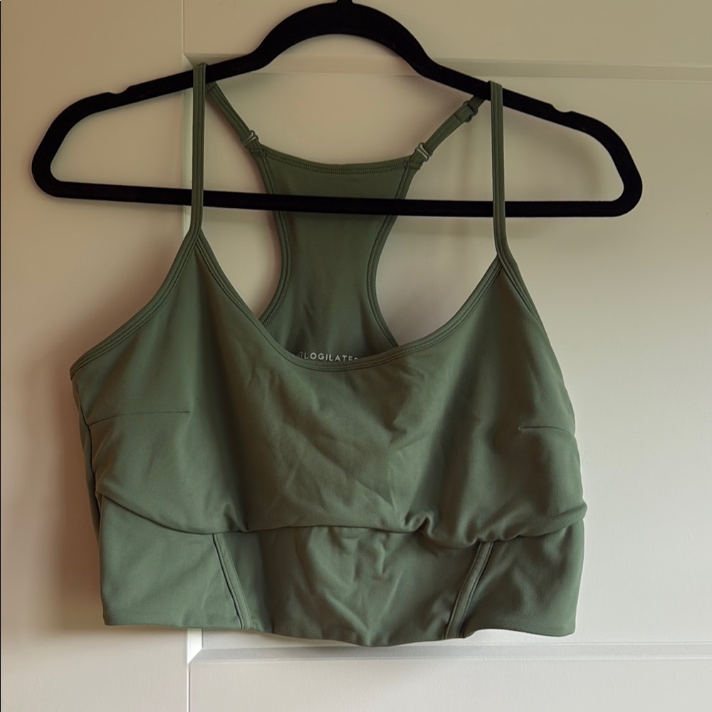 Green Minimalist Sports Bra with Scoop Neckline